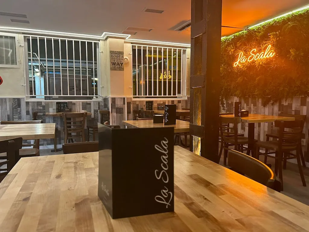 BAR LA SCALA_Zaida La_slider_image_3