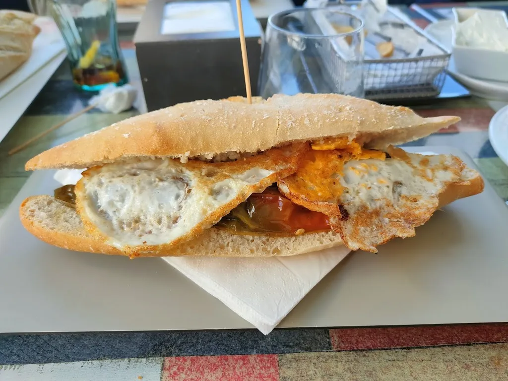 Santiago Martínez Gómez_CHiRa Bar_Villanueva de Gállego_review