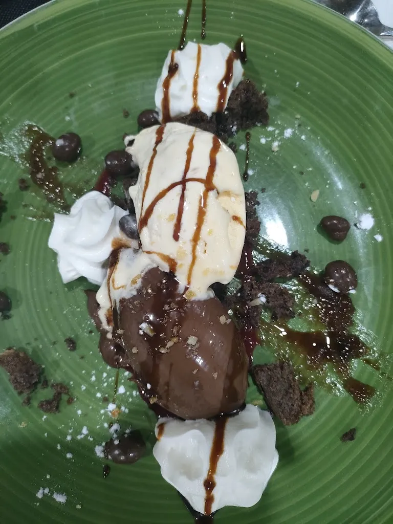 Elena Antón_Raizes Zuera_Zuera_review