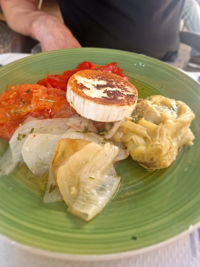 May Manrique_Casa Comin_Zuera_review