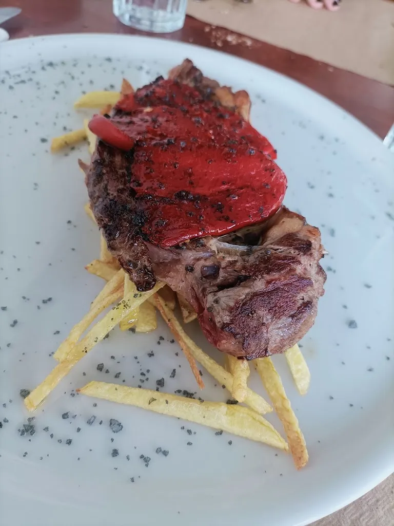 Araiako igerilekuetako taberna jatetxea_Asparrena_slider_image_2