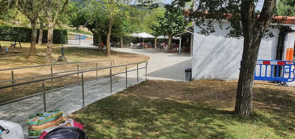 Araiako igerilekuetako taberna jatetxea_Asparrena_slider_image_3