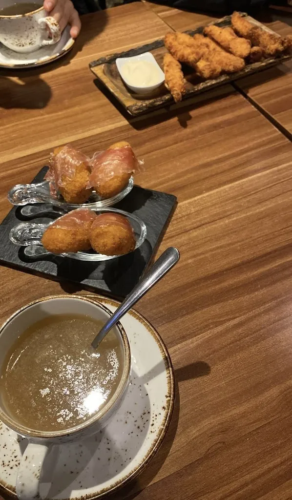 Elena Regueiro_Bene taberna_Asparrena_review