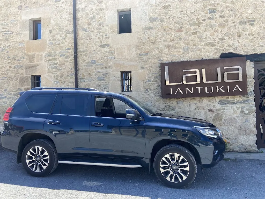 Joost Van Cauwelaert_Laua Jantokia_Asparrena_review