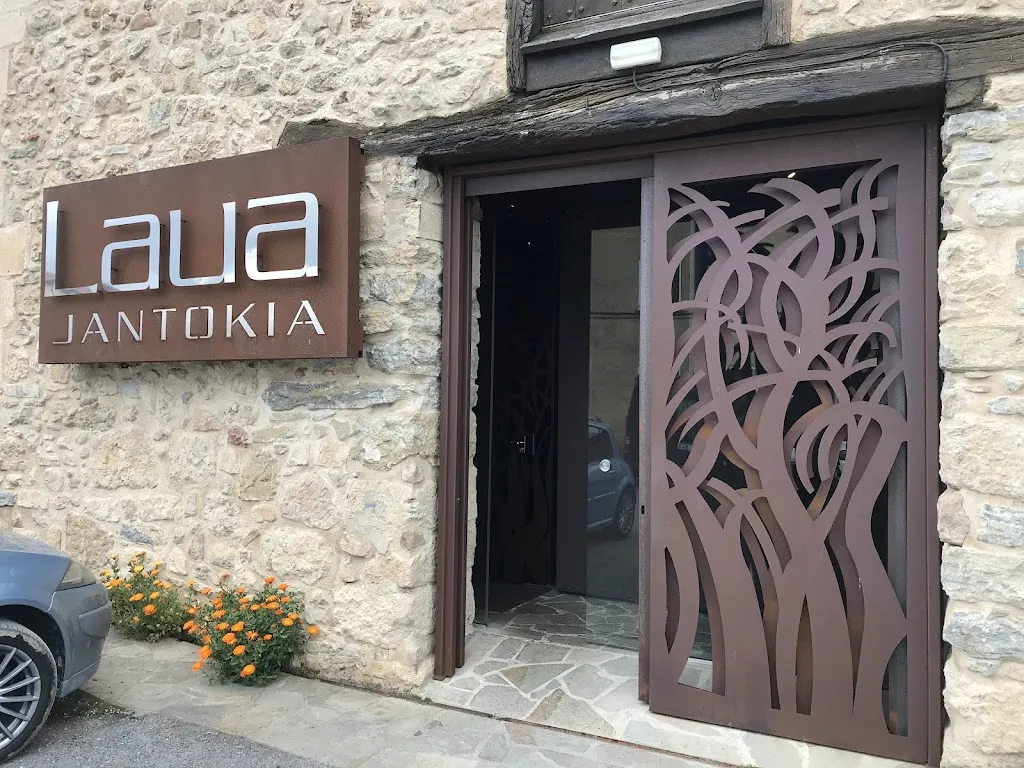 Laua Jantokia restaurant in Asparrena