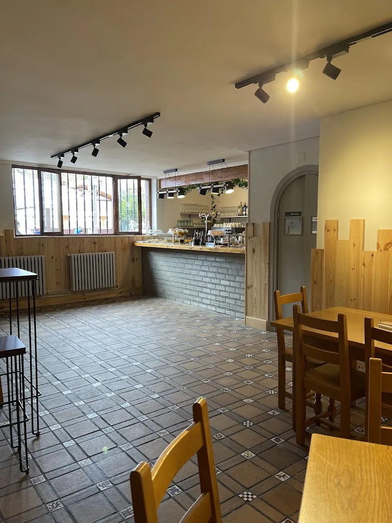 Erika Alaña_Batzoki Araia_Asparrena_review