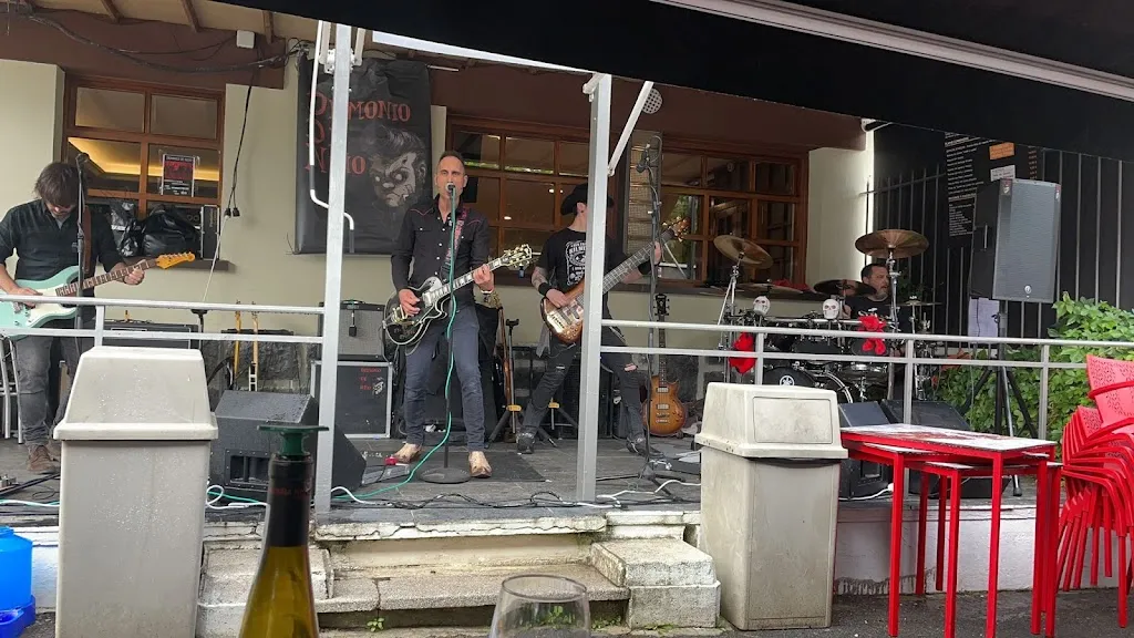 Restaurante Etxe Zuri restaurant in Arrazua-Ubarrundia