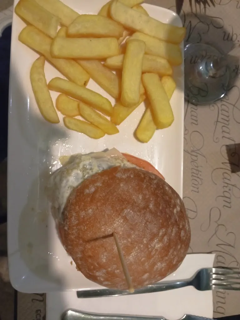 Bora Estivariz Martinez_Bar ”Las Piscinas”_Elvillar/Bilar_review