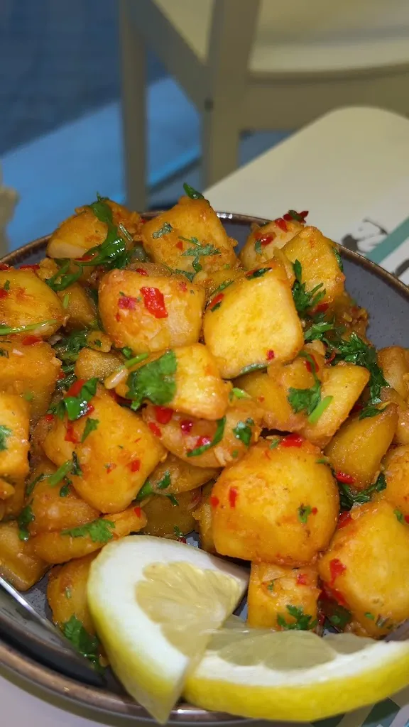 Mezza & Co Madrid_Leza_slider_image_2