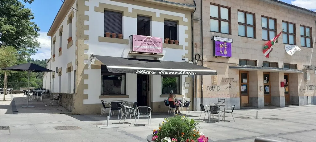 Esneitza taberna restaurant in Legutio