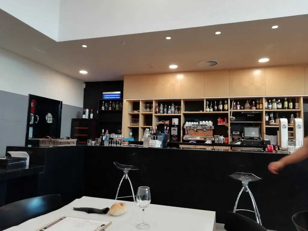 Restaurante San Quintín_Oyón-Oion_slider_image_3