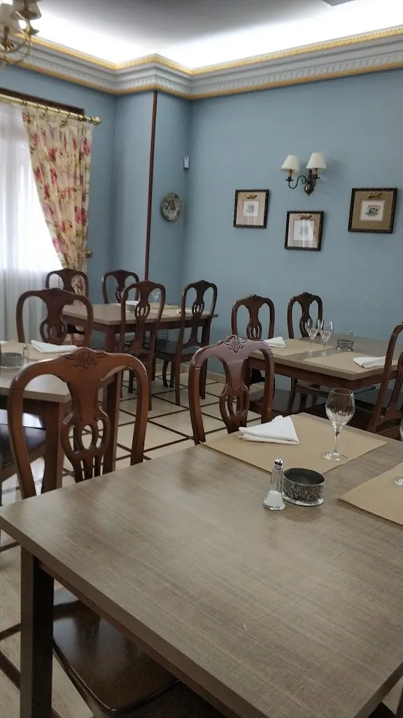 Mihai Mora_Restaurante cafetería Avenida 38_Oyón-Oion_review