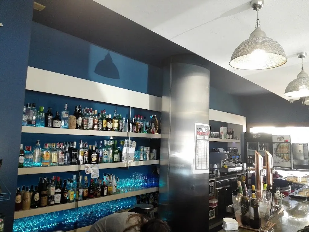 Cafe-Pub Garai_Oyón-Oion_slider_image_2