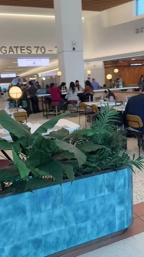 Bubby's_Laguardia_slider_image_2