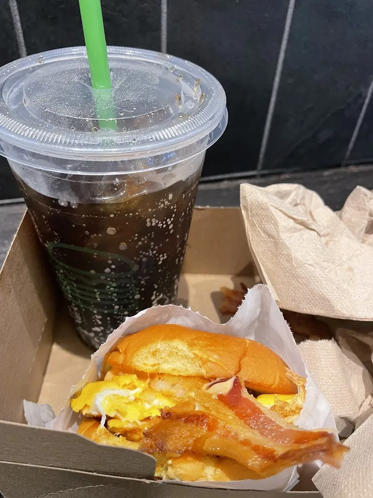 Li_Shake Shack_Laguardia_review