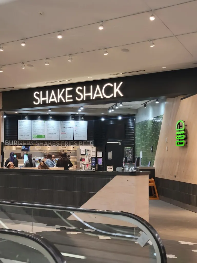 Shake Shack_Laguardia_slider_image_1