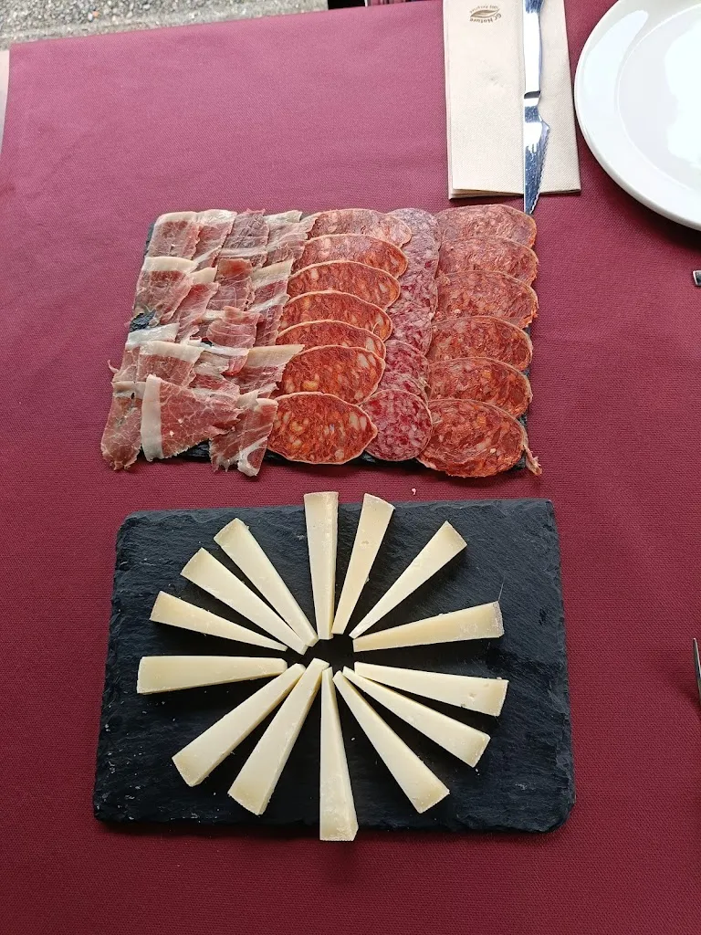 Pilar Vázquez_Meson O Martinez_As Pontes de García Rodríguez_review