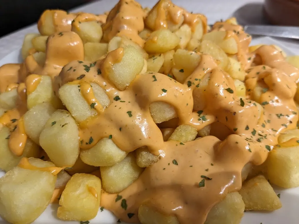 Luis Ocaña_Bar, Polideportivo_Zambrana_recensione