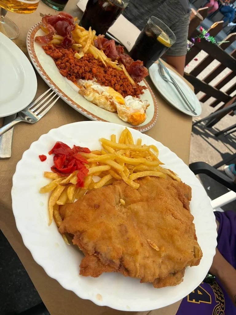 Carlos Benitez Repetto_Bar La Calzada Romana_Belmonte de Miranda_review