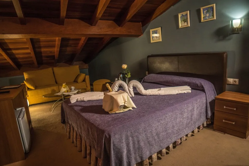 Gran Hotel Rural Cela restaurant in Belmonte de Miranda