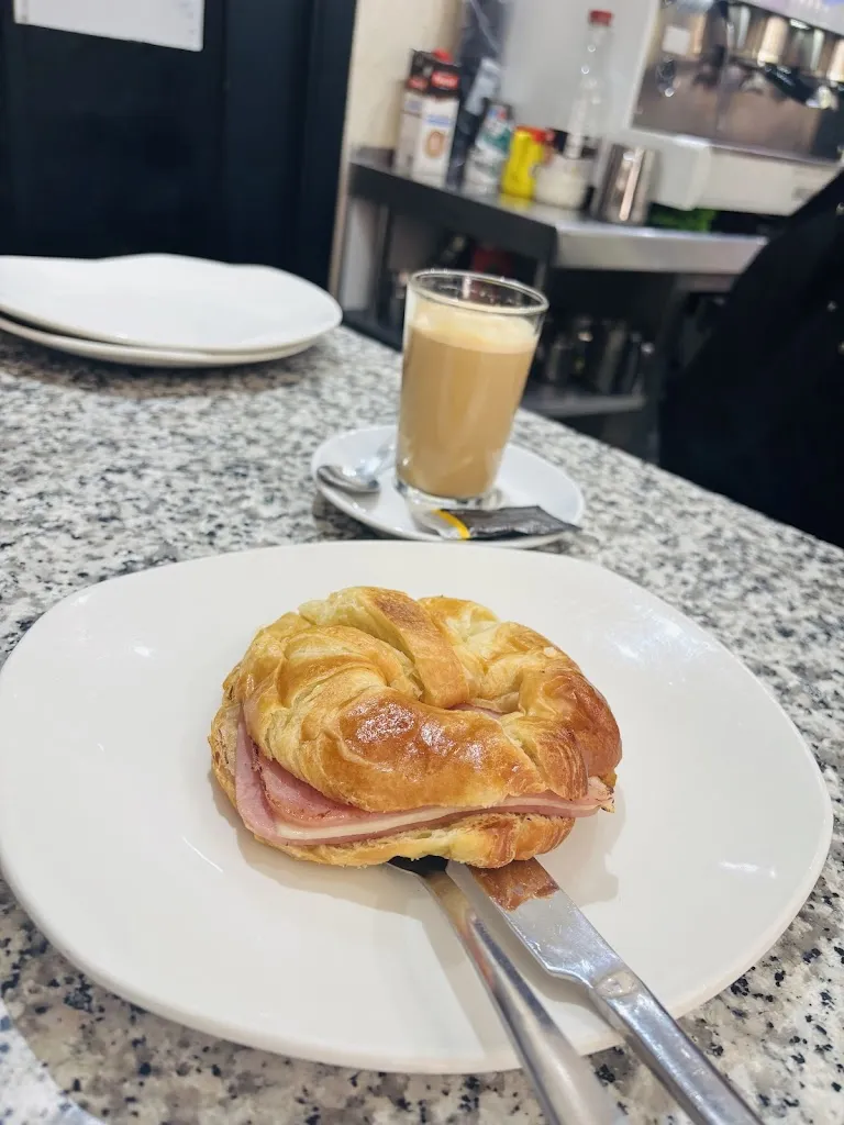 Jose Rojas_Bar Abril en Conde de Casal_Cabrales_review