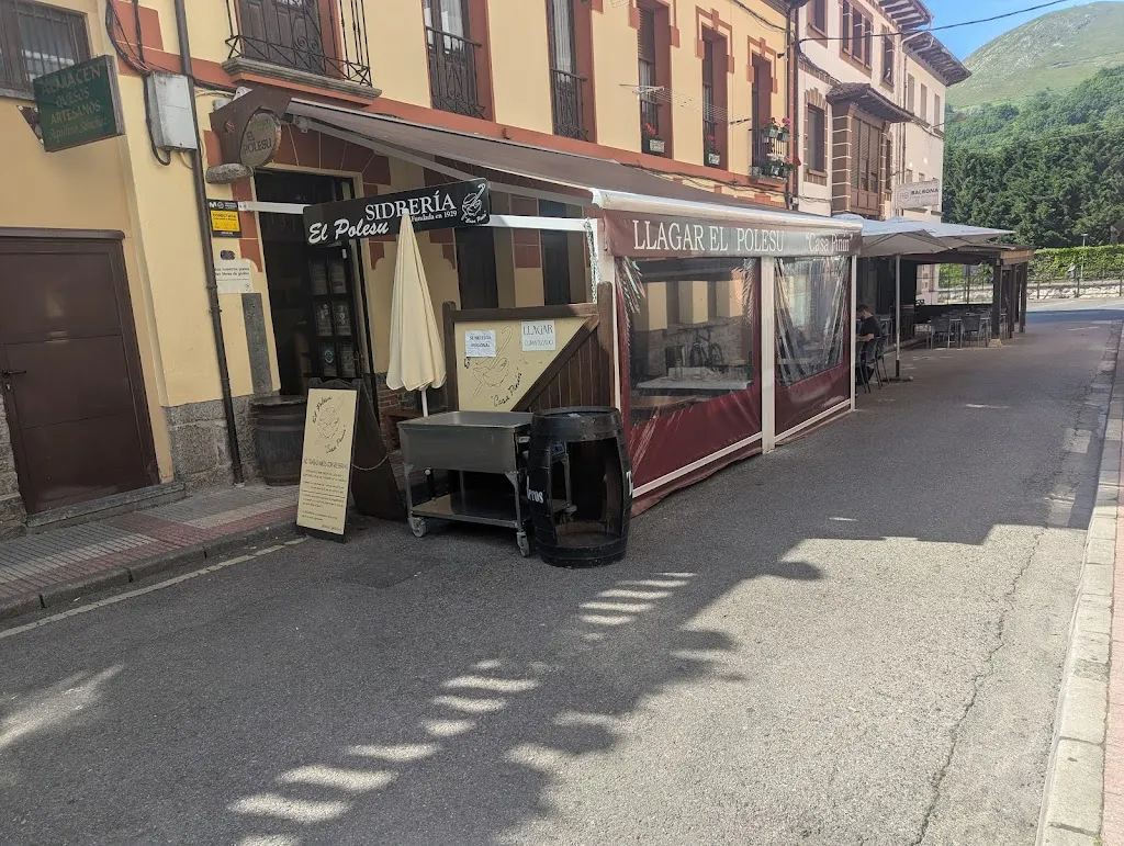Robert Wickesberg_Restaurante Sidrería El Polesu_Cangas de Onís_review