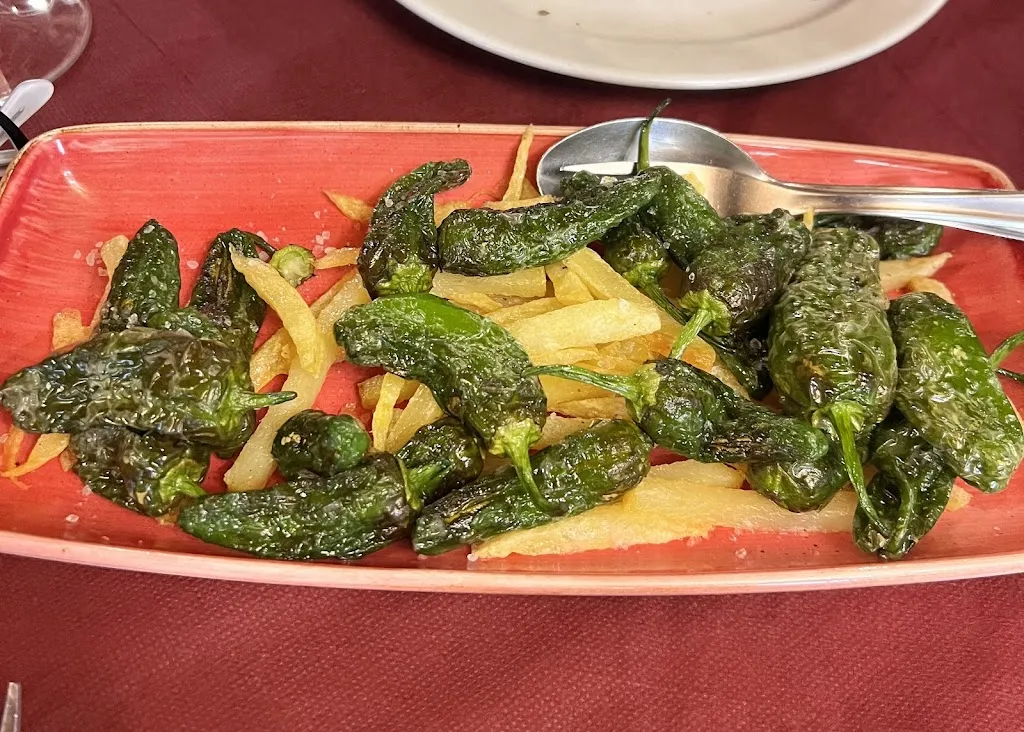 Elena Paniagua Cabana_Mesón 7 Camiños_As Pontes de García Rodríguez_review