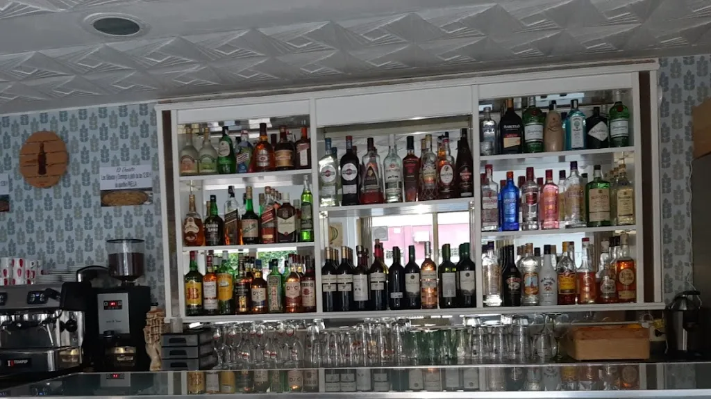 Barcafeteriaeldesafio restaurant in Carballo