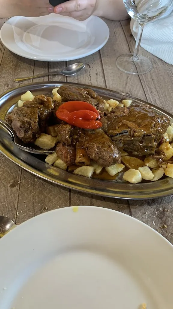 Yasin Turkdogan_La Corralada Bar Tienda_Caravia_review