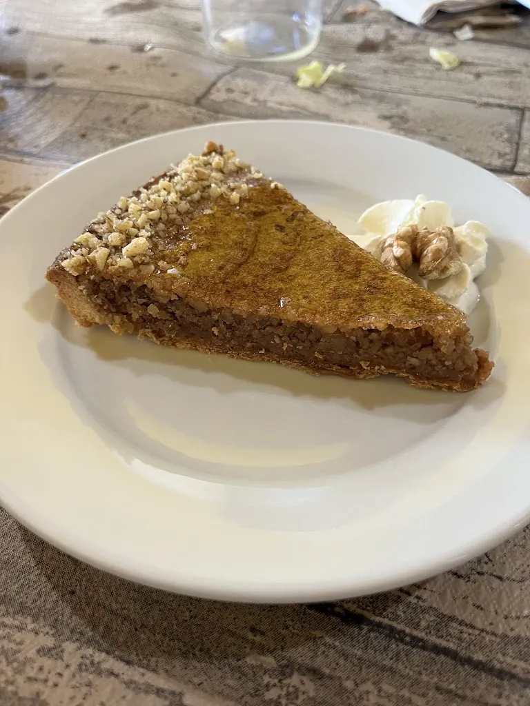 Jorge Sanchez Díaz_La Corralada Bar Tienda_Caravia_review