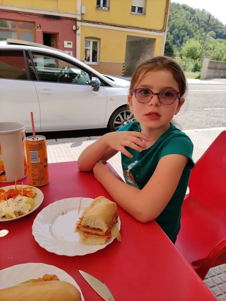 Christian “Pingüino”_Café Bar La Vega_Bimenes_review