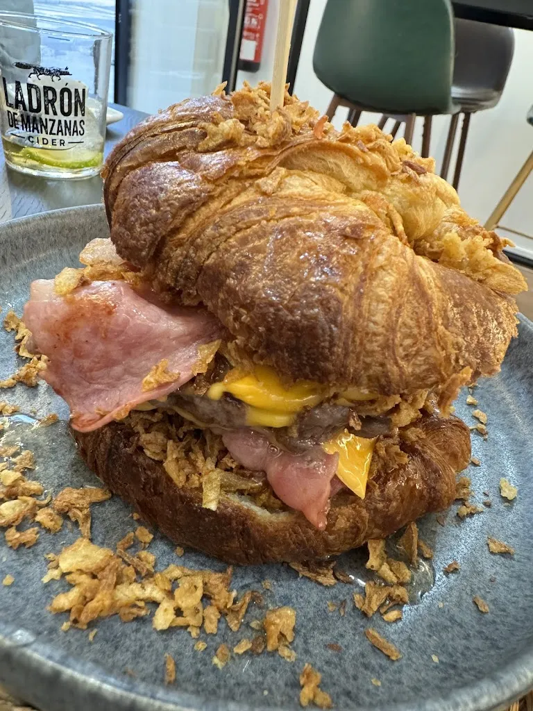 Andrea Alvarellos_50 Países_Carballo_review