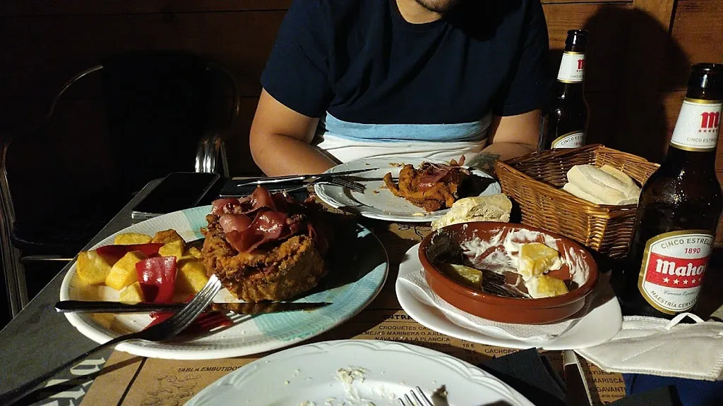 Carlos Mármol Navarro_TAYUELA_Bimenes_review