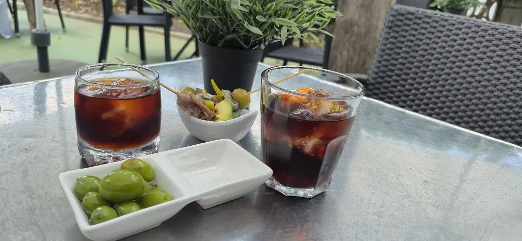 ᒪᑌIᔕ ᖴ._LR15- La Raiz 15 Casa de Comidas_Bimenes_review