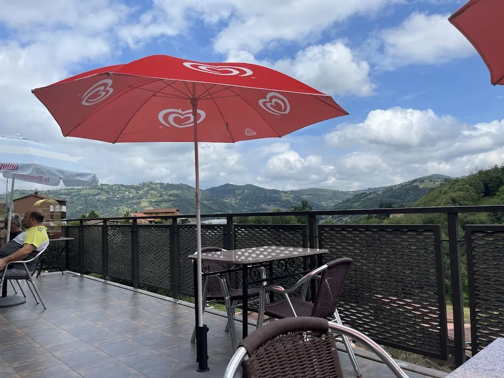 Bar-tienda Casa Pepe Luis restaurant in Bimenes