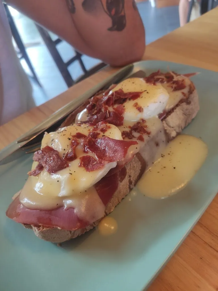 Jhonny dos santos_MELAO_Carballo_review