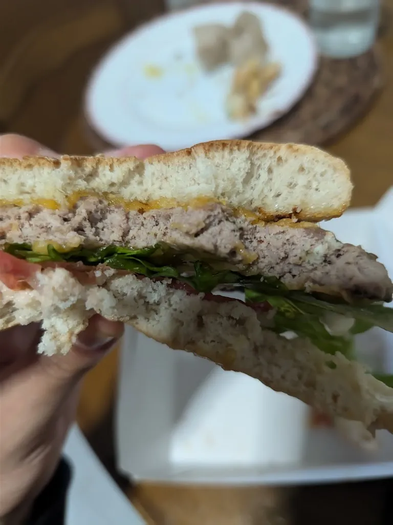 Leonardo Castanheira_Bar Daniel_As Pontes de García Rodríguez_review