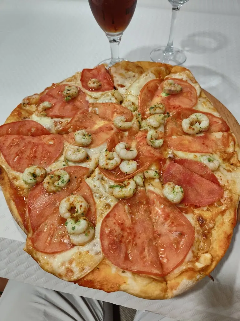 Eduardo Librán_Bar Daniel_As Pontes de García Rodríguez_review