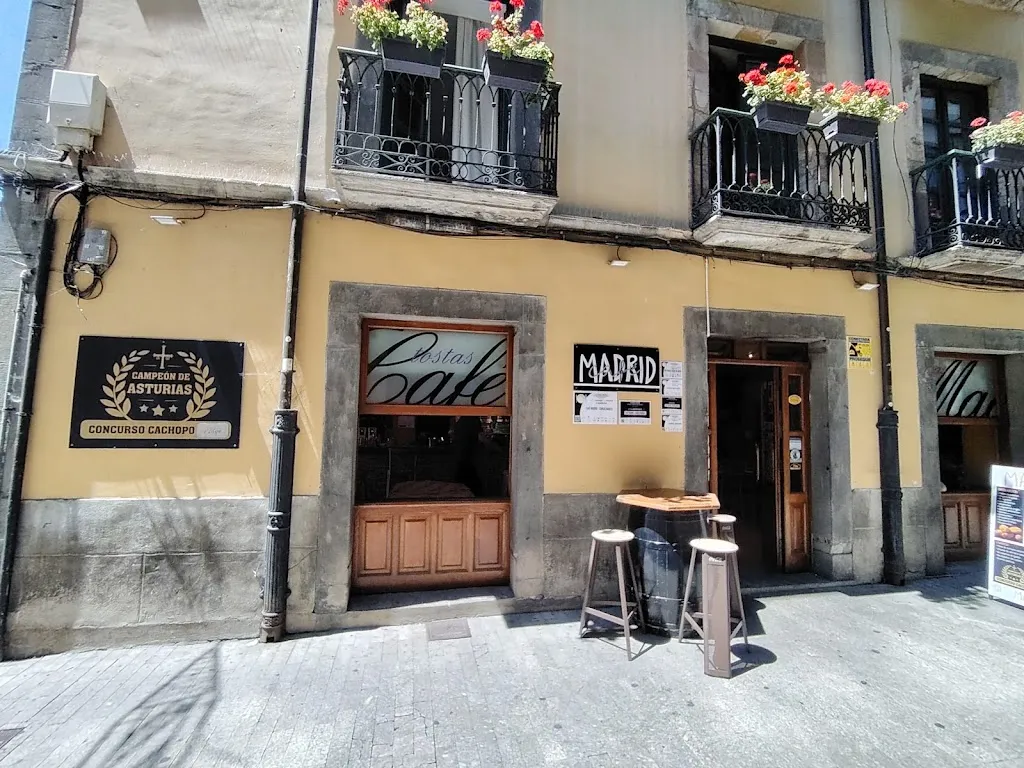 Café Madrid_Cangas del Narcea_slider_image_1