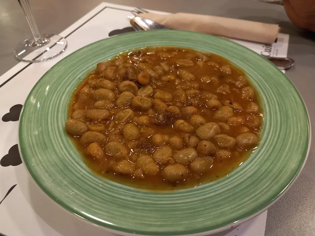 Paola Alvarez_restaurante santuario del acebo_Cangas del Narcea_avis