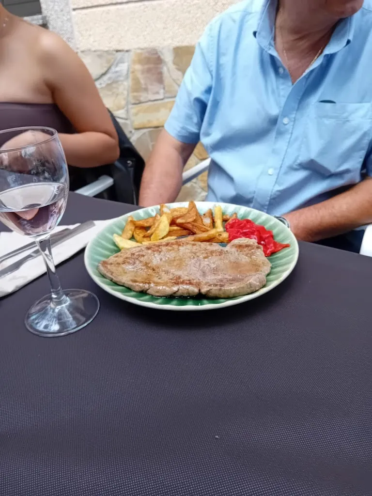 Ana Barbosa_restaurante santuario del acebo_Cangas del Narcea_avis