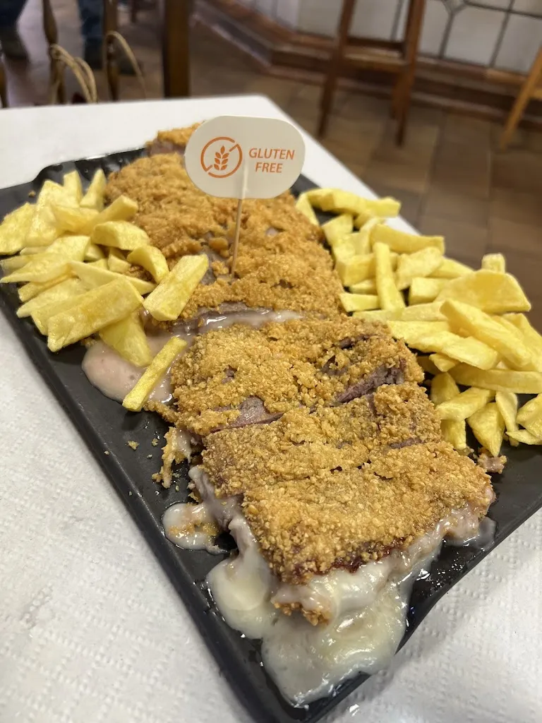 Alberto Gómez Moreno _Sidrería Parrilla Suiss_Cangas del Narcea_review