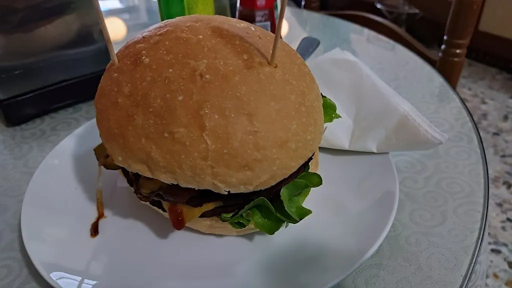 Rutas Afa_Cafe Bar Hamburguesería 129_Carballo_review