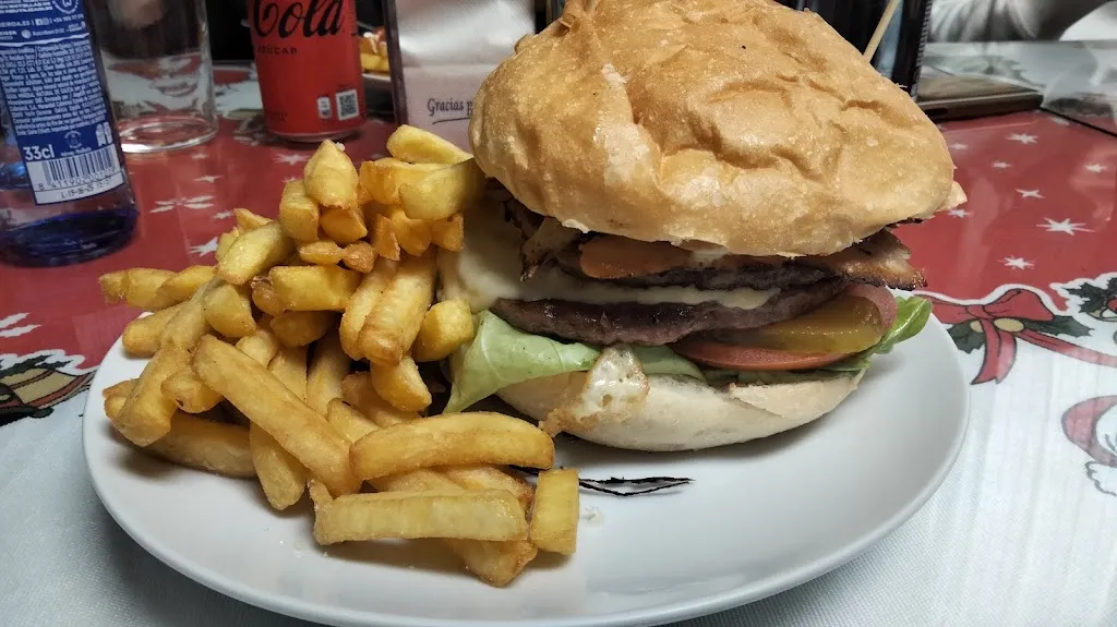 Manuel Andrade_Cafe Bar Hamburguesería 129_Carballo_review