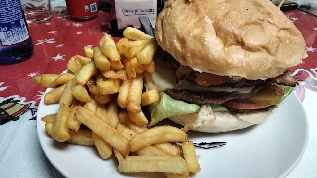 Cafe Bar Hamburguesería 129_Carballo_slider_image_2