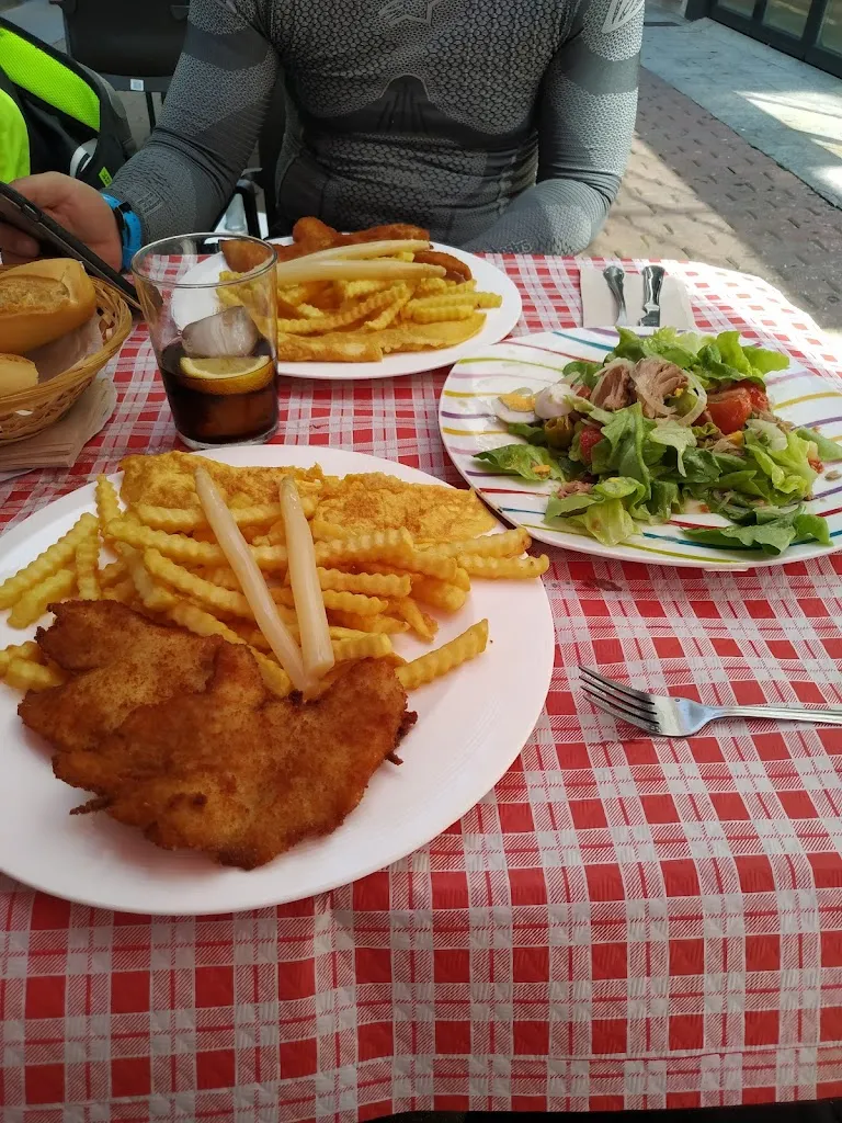 L'ABLUGO PIZZERIA-BURGUER_Cangas del Narcea_slider_image_3