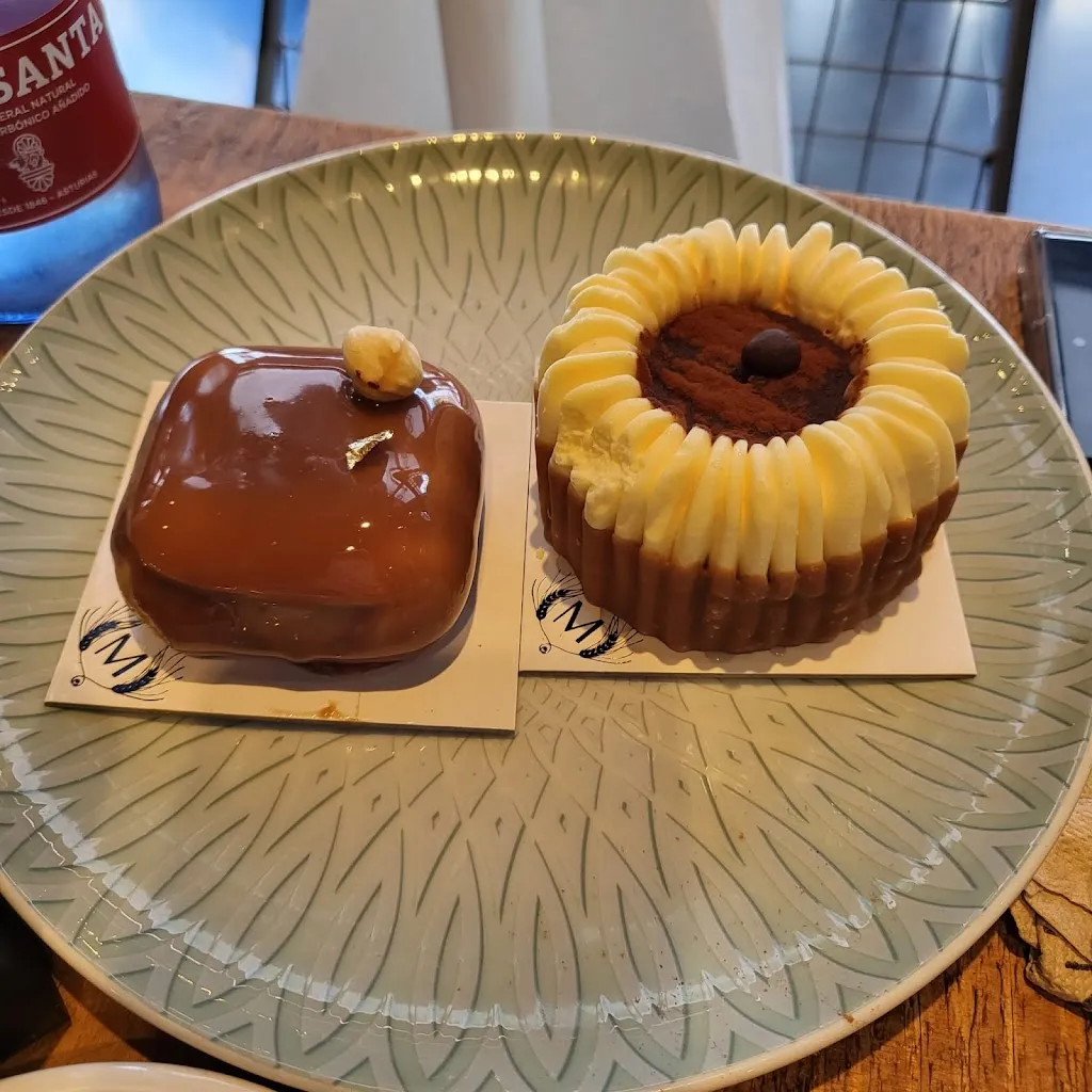 Alex Tirb_Manín bread store_Cangas del Narcea_review