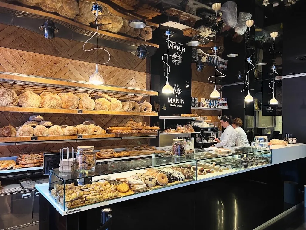 Yi Wang_Manín bread store_Cangas del Narcea_review
