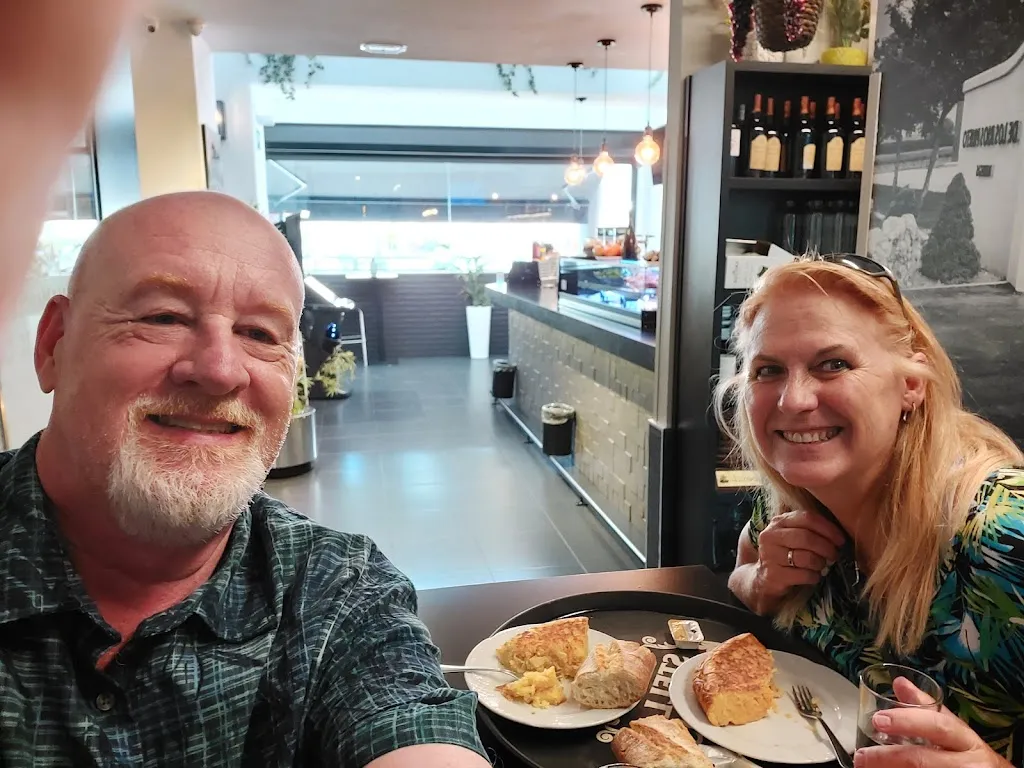 Kevin Hoffman_Restaurante Casa Manolo_Caso_review