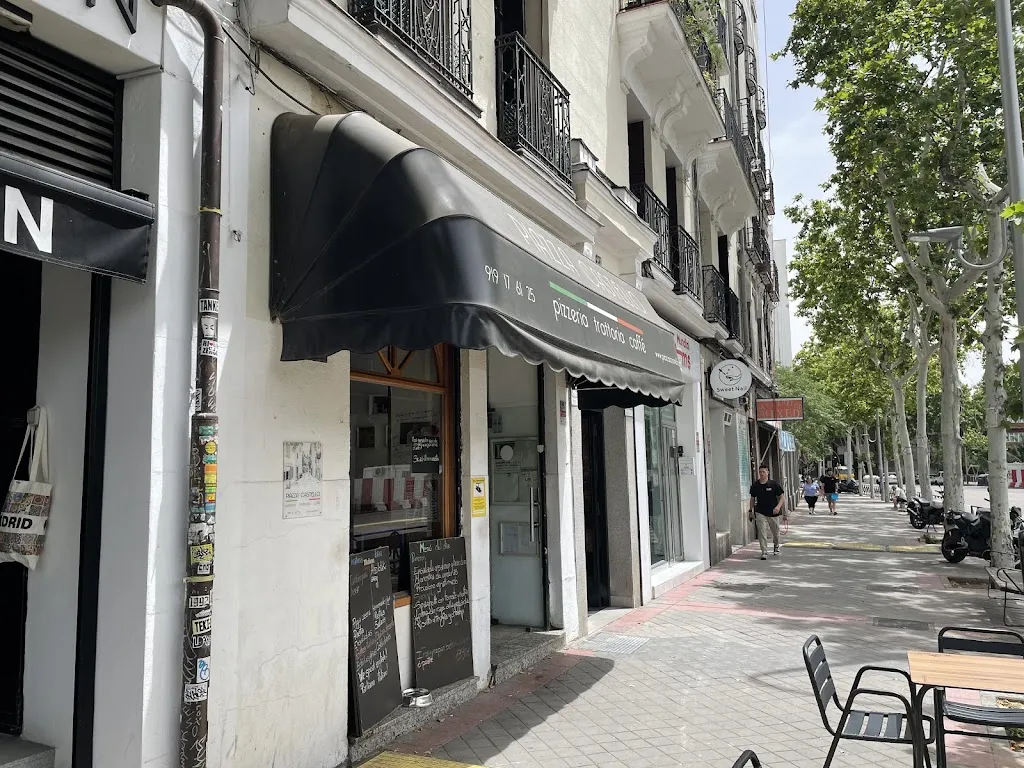 Piazza Castello - pizzeria, trattoria, bar restaurant in Caso